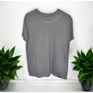 ☀️Atticus Don’t Promise To Live Forever Gray Short Sleeve Graphic Tee Size S